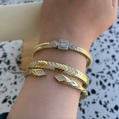 Ava Bangle