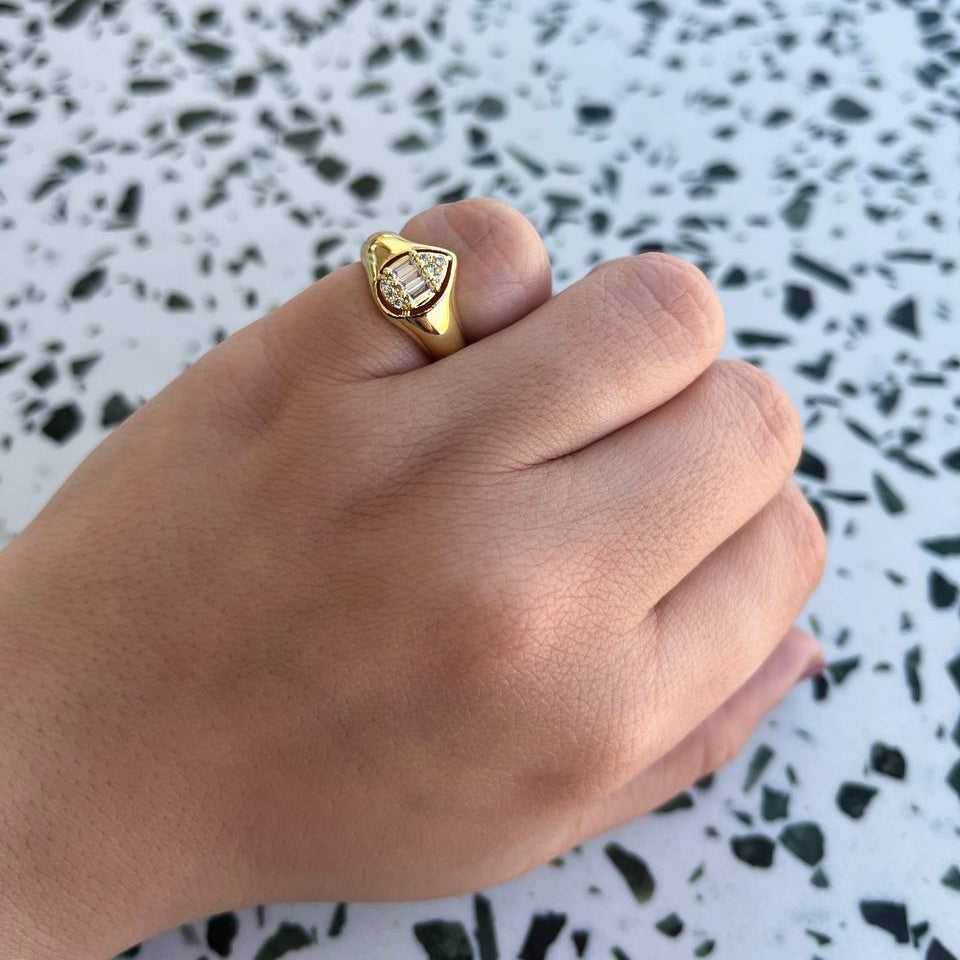 Victoria Pinky Ring