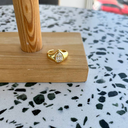 Victoria Pinky Ring