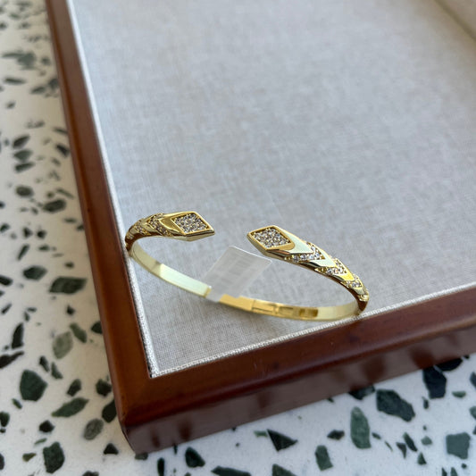 Ava Bangle