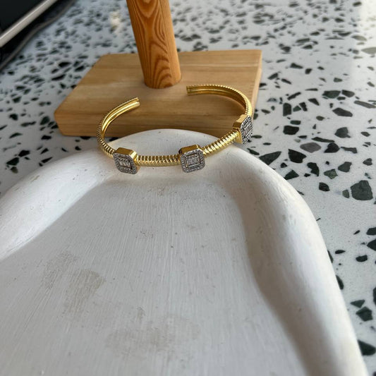 Annalisa Bangle