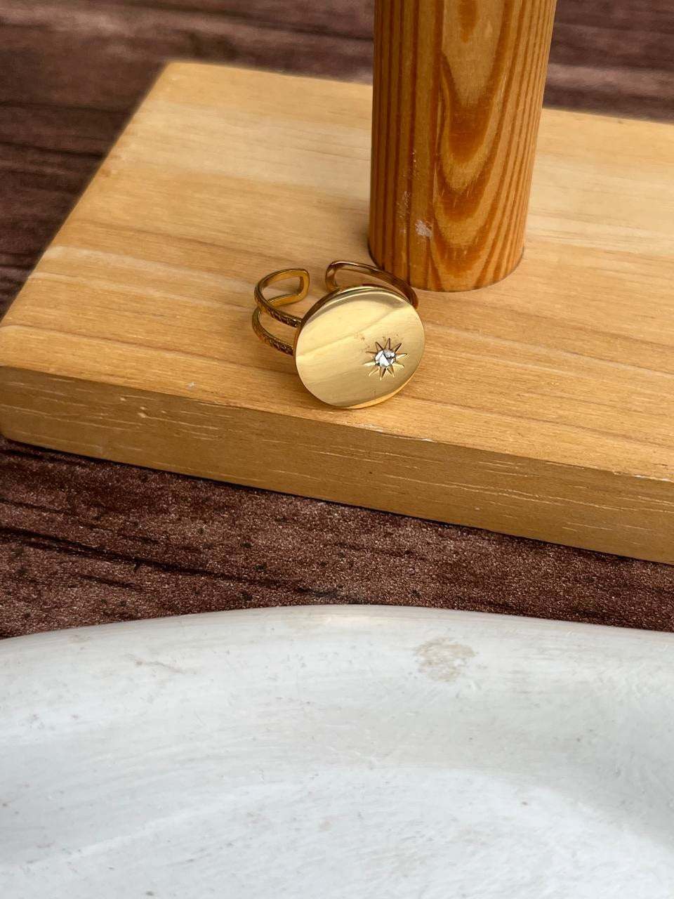 Demi Ring