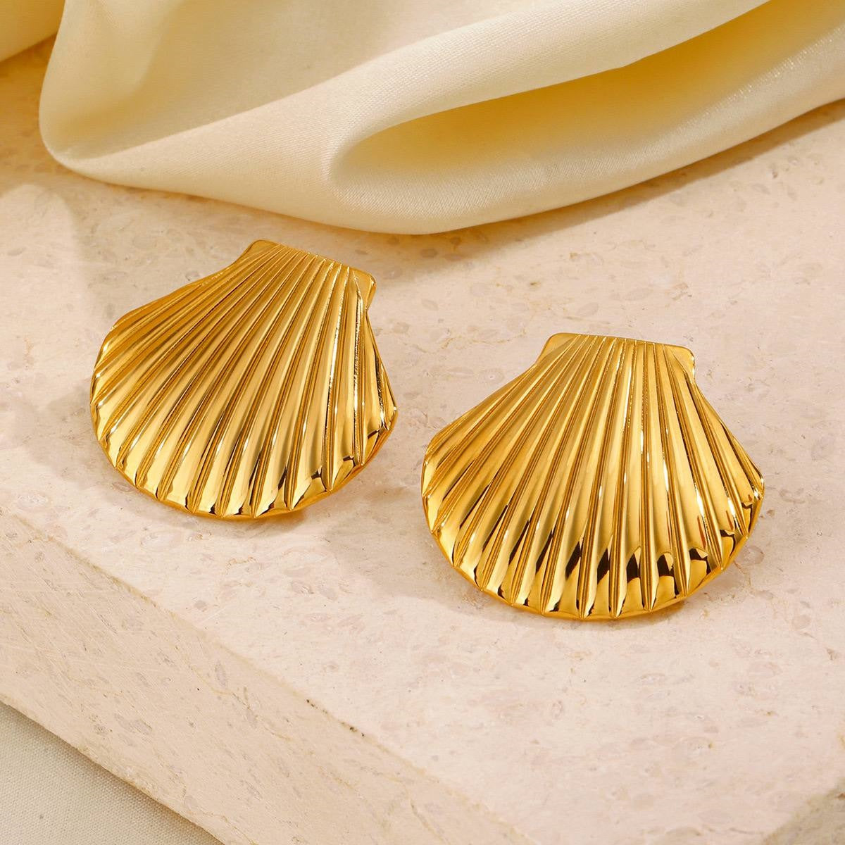 Isabella earring